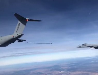 A400M ανεφοδιάζει εν πτήση 6 ισπανικά μαχητικά (βίντεο)